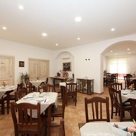 לה מדלנה Guest House Villabianca מראה חיצוני תמונה