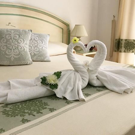 לה מדלנה Guest House Villabianca מראה חיצוני תמונה