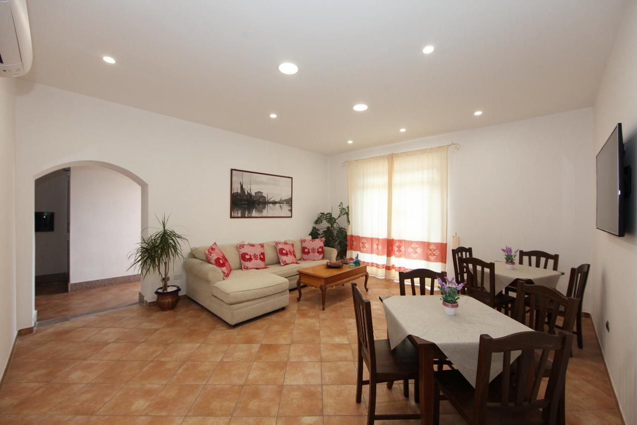 לה מדלנה Guest House Villabianca מראה חיצוני תמונה