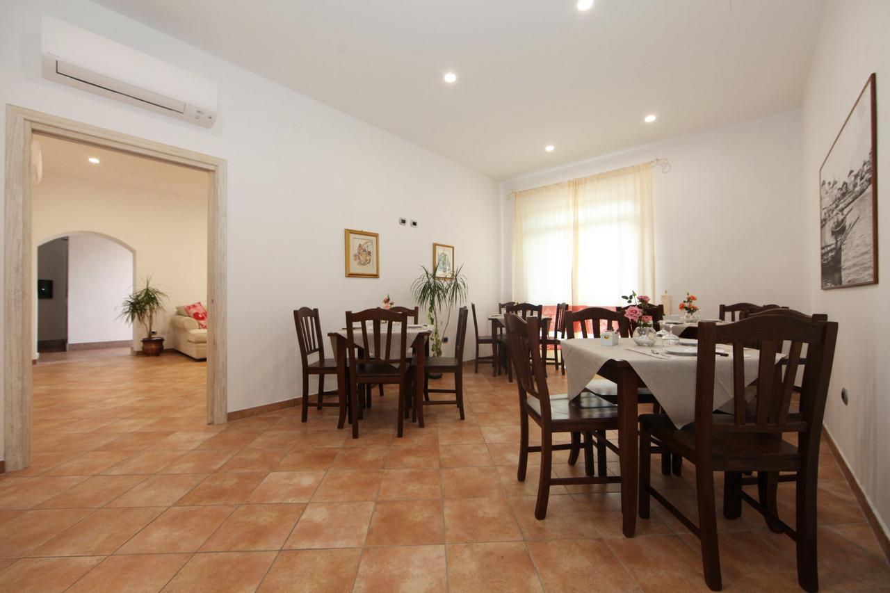 לה מדלנה Guest House Villabianca מראה חיצוני תמונה