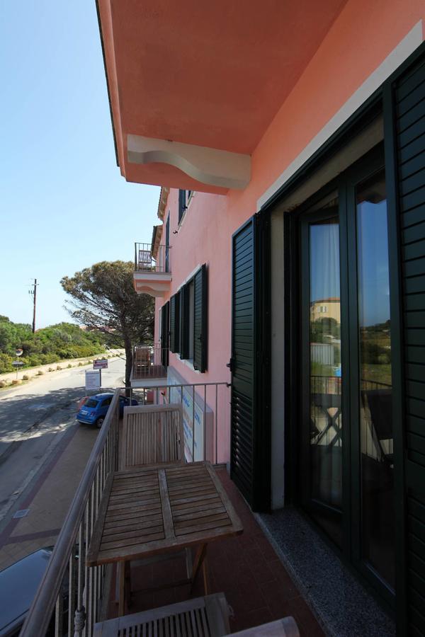 לה מדלנה Guest House Villabianca מראה חיצוני תמונה