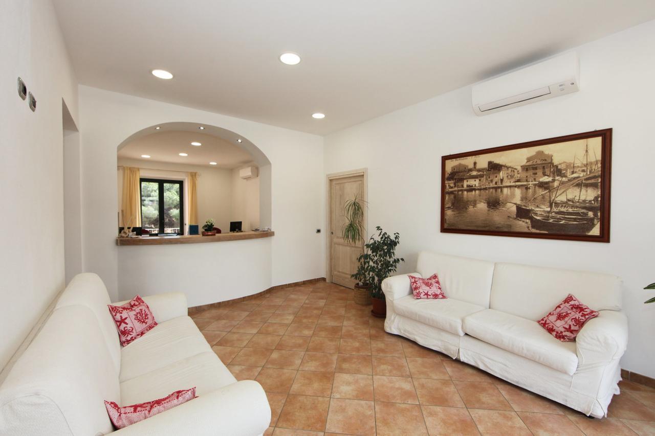 לה מדלנה Guest House Villabianca מראה חיצוני תמונה