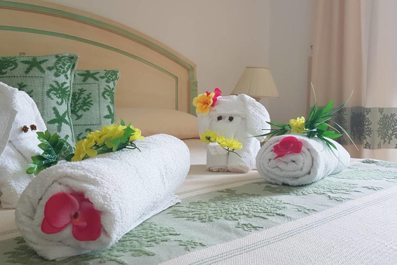 לה מדלנה Guest House Villabianca מראה חיצוני תמונה